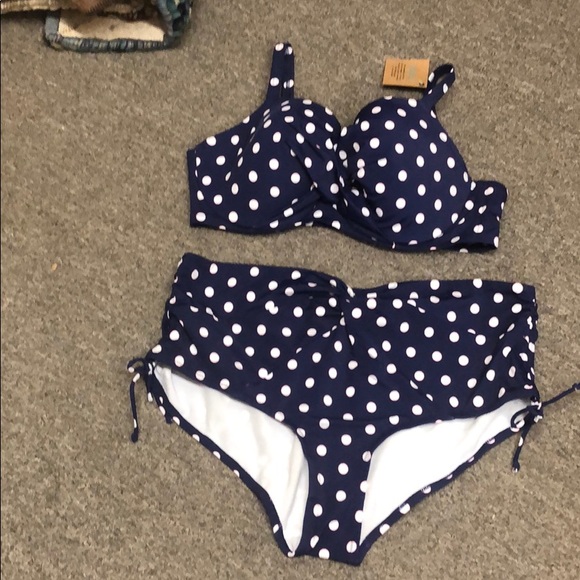 Bikini - Picture 1 of 6